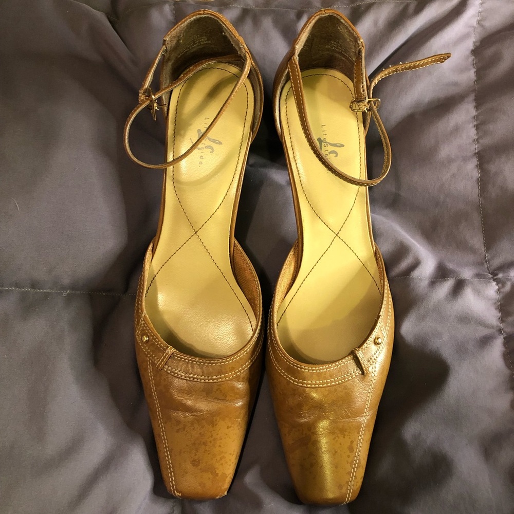 Life Stride Tan Leather Pumps. 8 1/2 N.